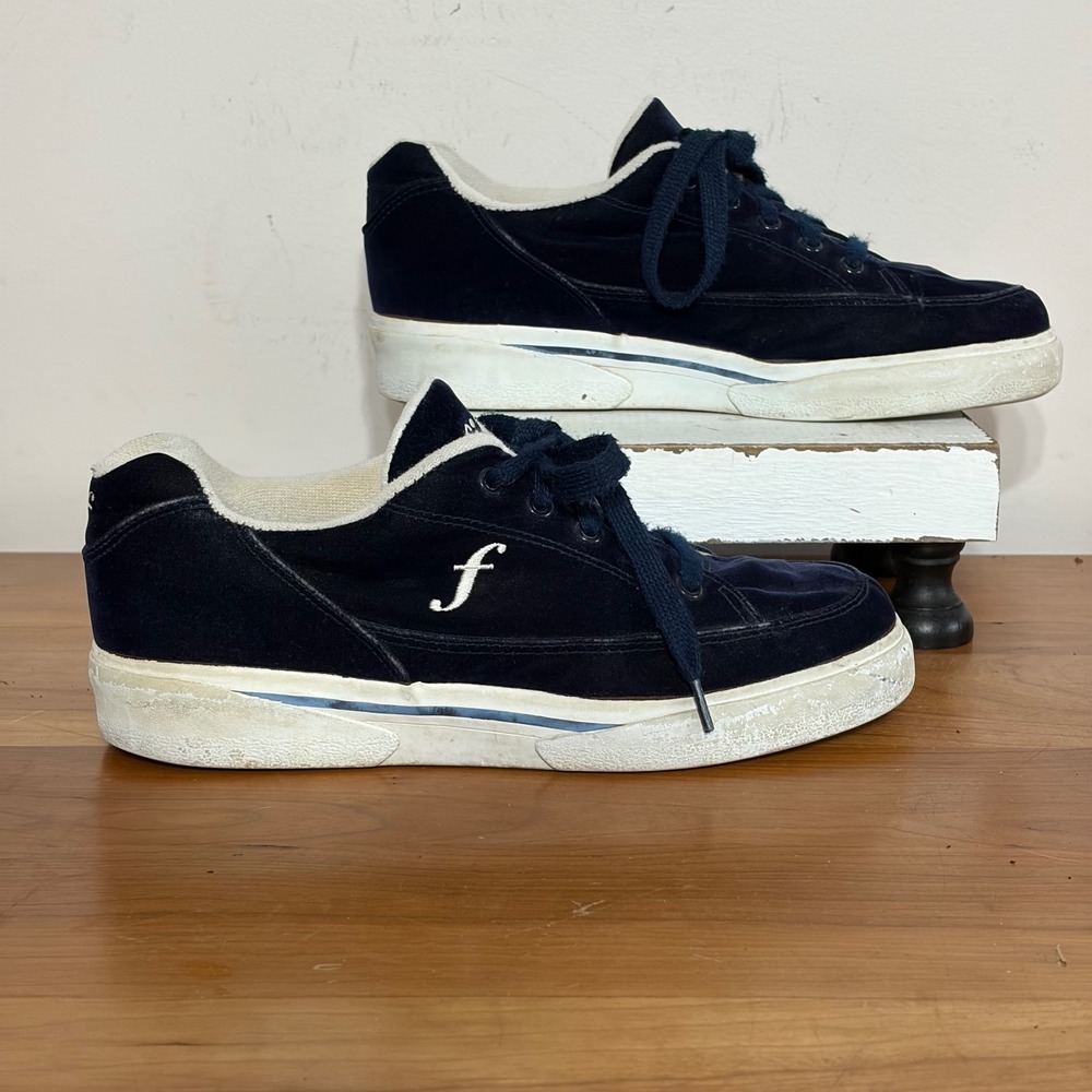 Vintage Fila Navy Blue Velvet Sneakers 1990s Y2K Low Top Skate Shoes Size 8